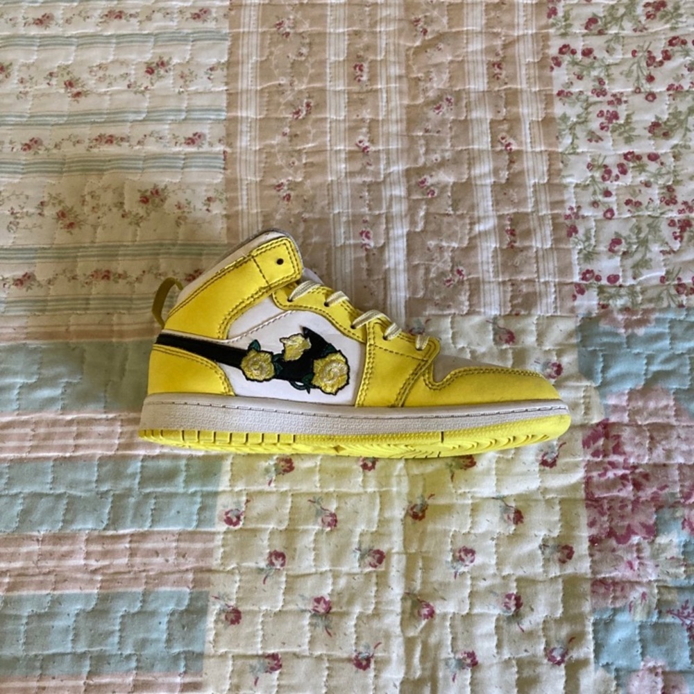 Air Jordan 1 Mid SE Dynamic Yellow Floral AV5173-700 Size 13.5 C - Picture 7 of 13